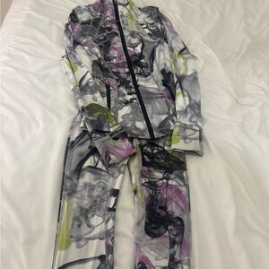 LULULEMON define jacket and pants matching set!!